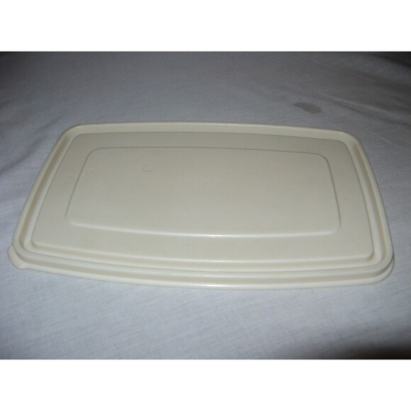 Rubbermaid Servin Saver #6 Rectangle Almond Replacement Lid Seal 0003 11"x6.75" - Picture 1 of 3